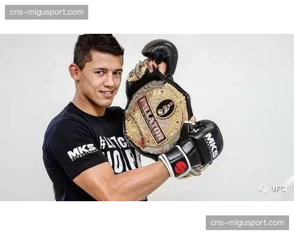 Bellator 303：强尼·尤班克TKO终结“捕梦者”莫拉斯，卫冕雏量级冠军